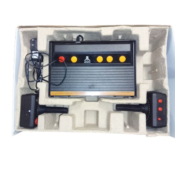 Games Atari Flashback 4 Classic Game Console - Picture 2 of 2
